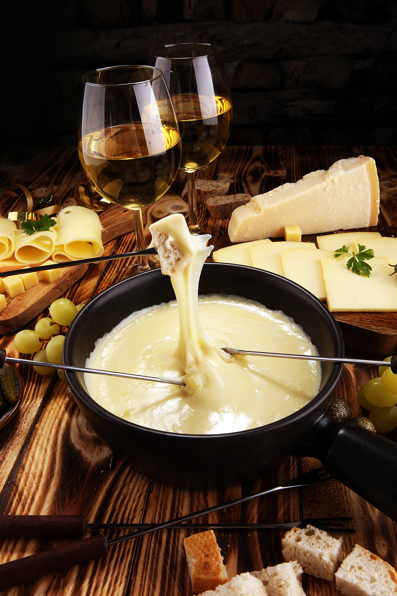 Zutatenlisten und eine Schritt-für-Schritt-Anleitung für unser schmack­haftes Classic-Fondue können Sie hier als PDF herunterladen.